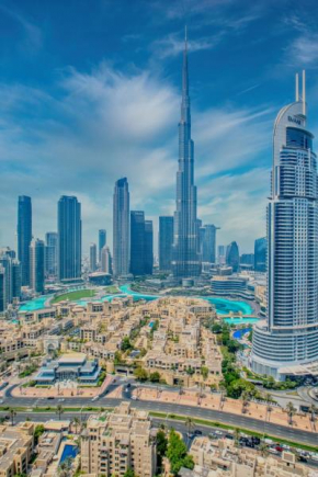 Full Burj Khalifa & Fountain View, 3-min to Dubai Mall, High Floor, Burj Royale by Emaar